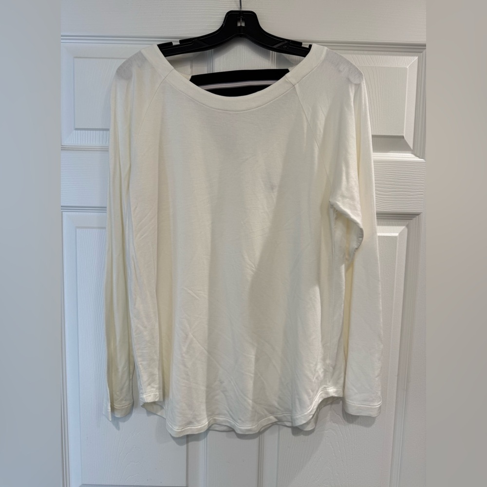 CAbi Size Medium Center White Jersey Knit Lightweight Sweatshirt Top Style# 5555